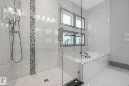 3510 Watson Point(E), Edmonton, AB - Indoor Photo Showing Bathroom