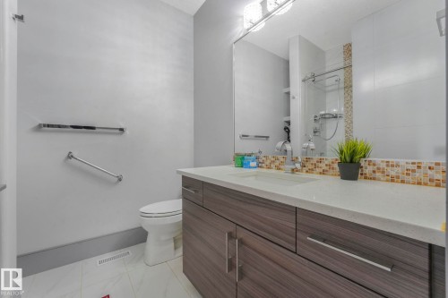 3510 Watson Point(E), Edmonton, AB - Indoor Photo Showing Bathroom