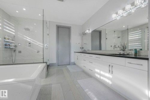 3510 Watson Point(E), Edmonton, AB - Indoor Photo Showing Bathroom