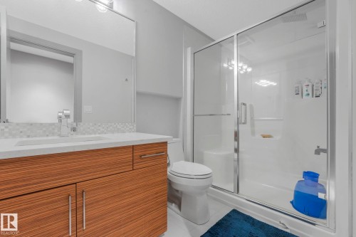 3510 Watson Point(E), Edmonton, AB - Indoor Photo Showing Bathroom