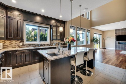 1211 Adamson Drive, Edmonton, AB - Indoor Photo Showing Kitchen With Upgraded Kitchen