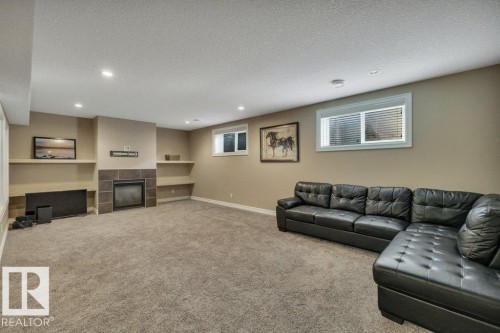 1211 Adamson Drive, Edmonton, AB - Indoor