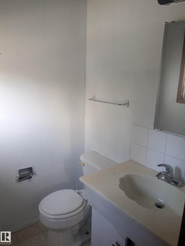 8311 96 Street, Edmonton, AB - Indoor Photo Showing Bathroom