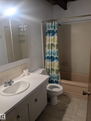 8311 96 Street, Edmonton, AB - Indoor Photo Showing Bathroom