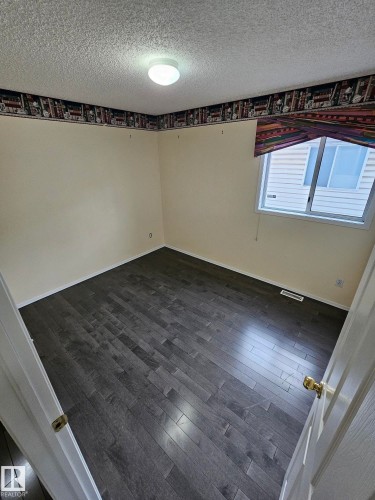 Edmonton, AB - Indoor Photo Showing Other Room