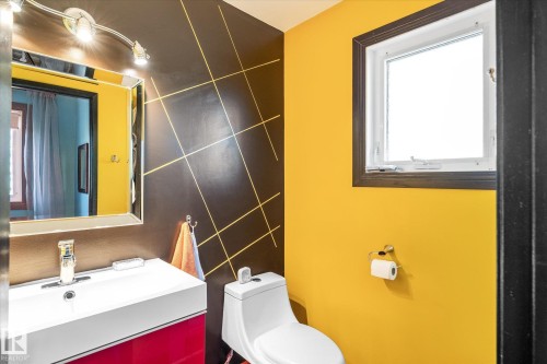 3018 110A Street, Edmonton, AB - Indoor Photo Showing Bathroom
