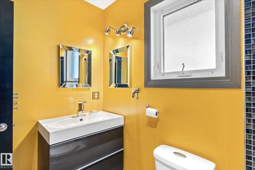 3018 110A Street, Edmonton, AB - Indoor Photo Showing Bathroom