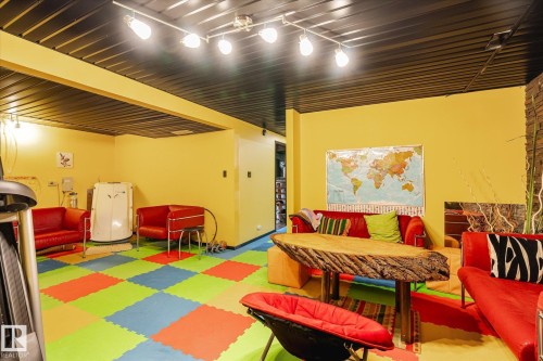 3018 110A Street, Edmonton, AB - Indoor