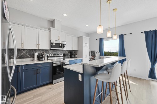 91 13825 155 Ave, Edmonton, AB - Indoor Photo Showing Kitchen With Upgraded Kitchen