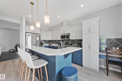 91 13825 155 Ave, Edmonton, AB - Indoor Photo Showing Kitchen With Upgraded Kitchen