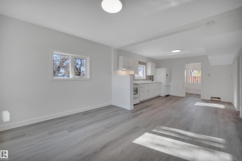 5004 45Th Avenue, Calmar, AB - Indoor