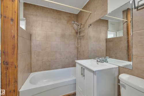 5004 45Th Avenue, Calmar, AB - Indoor Photo Showing Bathroom