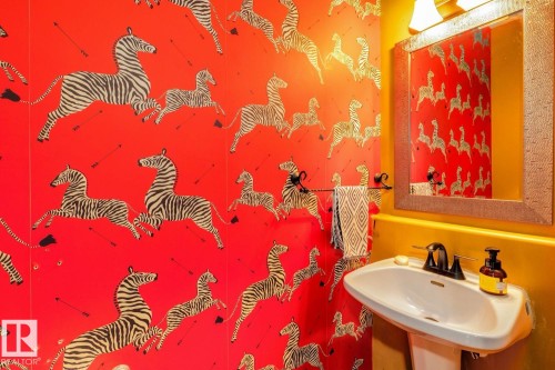 9923 88 Street, Edmonton, AB - Indoor Photo Showing Bathroom