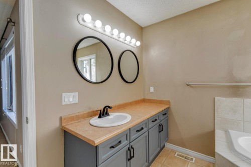 9923 88 Street, Edmonton, AB - Indoor Photo Showing Bathroom