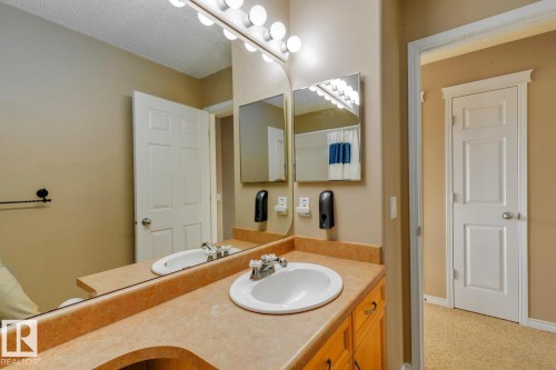 9923 88 Street, Edmonton, AB - Indoor Photo Showing Bathroom