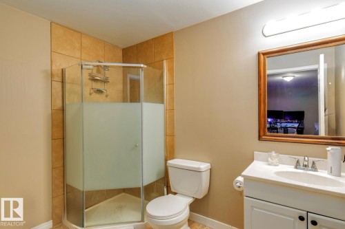9923 88 Street, Edmonton, AB - Indoor Photo Showing Bathroom