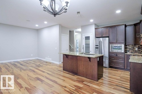 7913 Erasmus Crescent, Edmonton, AB - Indoor Photo Showing Kitchen With Upgraded Kitchen