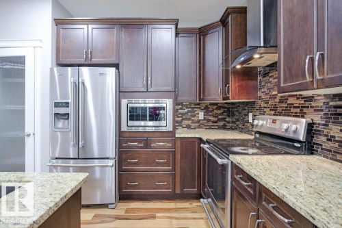 7913 Erasmus Crescent, Edmonton, AB - Indoor Photo Showing Kitchen With Upgraded Kitchen