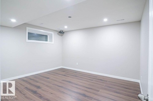 7913 Erasmus Crescent, Edmonton, AB - Indoor