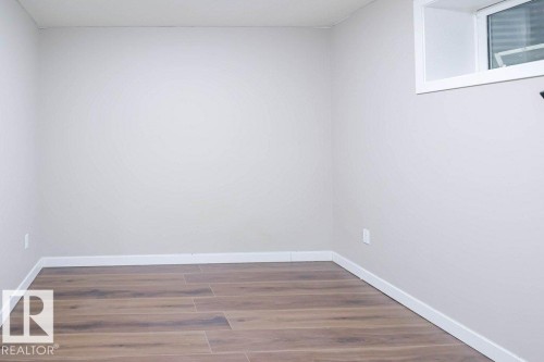 7913 Erasmus Crescent, Edmonton, AB - Indoor Photo Showing Other Room
