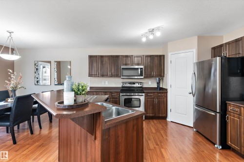 1510 37A Avenue, Edmonton, AB - Indoor Photo Showing Kitchen