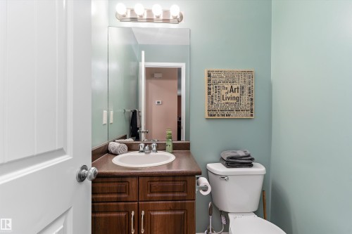 1510 37A Avenue, Edmonton, AB - Indoor Photo Showing Bathroom