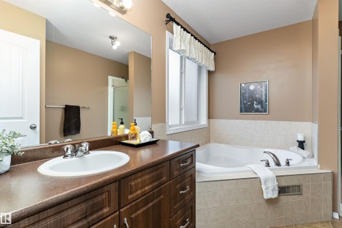 1510 37A Avenue, Edmonton, AB - Indoor Photo Showing Bathroom