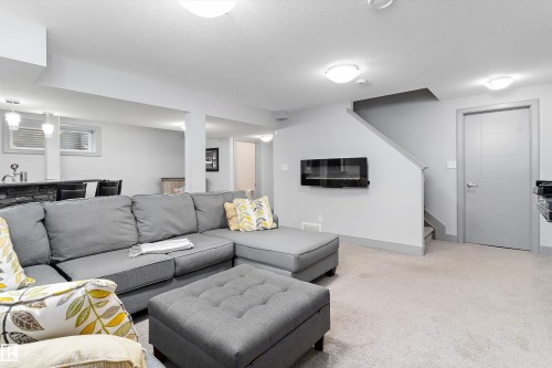 1510 37A Avenue, Edmonton, AB - Indoor Photo Showing Living Room