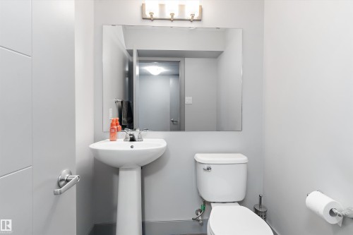 1510 37A Avenue, Edmonton, AB - Indoor Photo Showing Bathroom