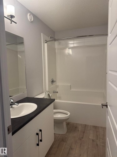 5316 Godson Point(E), Edmonton, AB - Indoor Photo Showing Bathroom