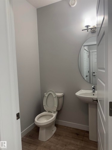5316 Godson Point(E), Edmonton, AB - Indoor Photo Showing Bathroom