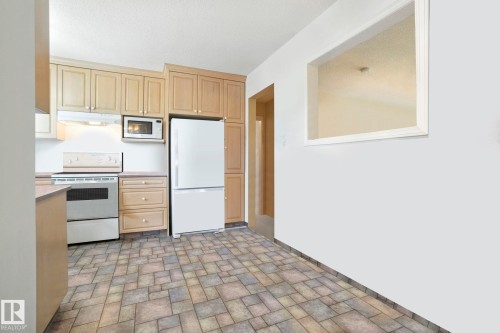 14936 81 Street, Edmonton, AB - Indoor Photo Showing Kitchen