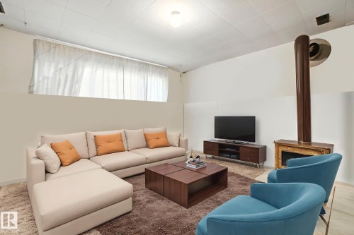 14936 81 Street, Edmonton, AB - Indoor Photo Showing Living Room