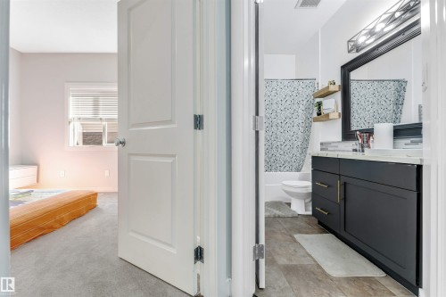 1920 69 St., Edmonton, AB - Indoor Photo Showing Bathroom