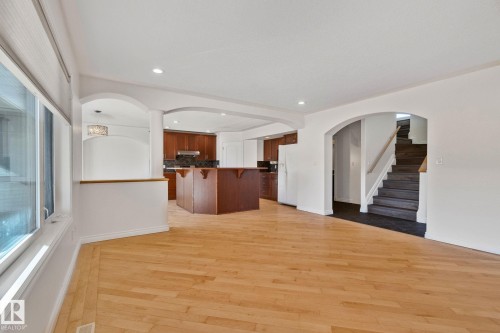 15211 44 Street, Edmonton, AB - Indoor Photo Showing Kitchen