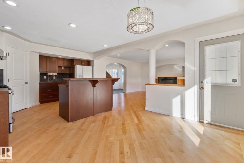 15211 44 Street, Edmonton, AB - Indoor Photo Showing Kitchen