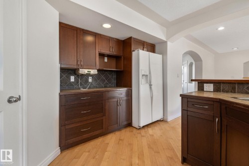 15211 44 Street, Edmonton, AB - Indoor Photo Showing Kitchen