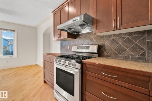 15211 44 Street, Edmonton, AB - Indoor Photo Showing Kitchen