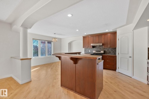 15211 44 Street, Edmonton, AB - Indoor Photo Showing Kitchen