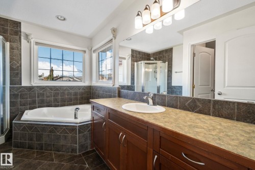 15211 44 Street, Edmonton, AB - Indoor Photo Showing Bathroom