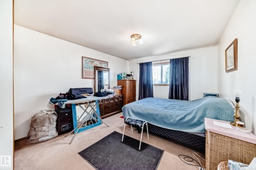 7007 140 Avenue, Edmonton, AB - Indoor Photo Showing Bedroom