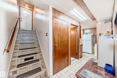 7007 140 Avenue, Edmonton, AB - Indoor Photo Showing Other Room