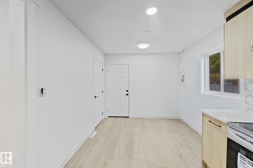 15911 108 Avenue, Edmonton, AB - Indoor Photo Showing Other Room