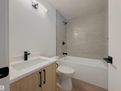 15911 108 Avenue, Edmonton, AB - Indoor Photo Showing Bathroom