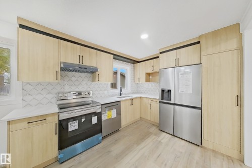 15911 108 Avenue, Edmonton, AB - Indoor Photo Showing Kitchen With Upgraded Kitchen