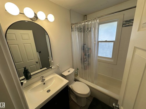 10447 81 Street, Edmonton, AB - Indoor Photo Showing Bathroom
