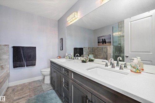 4 Fosbury Link, Sherwood Park, AB - Indoor Photo Showing Bathroom
