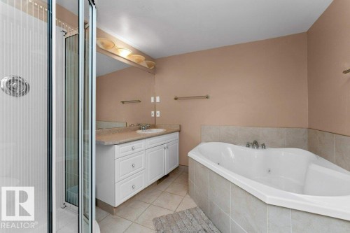 214 10105 95 Street, Edmonton, AB - Indoor Photo Showing Bathroom
