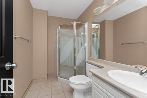 214 10105 95 Street, Edmonton, AB - Indoor Photo Showing Bathroom