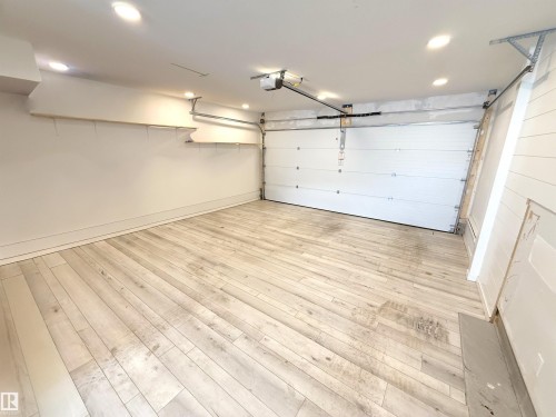 67 50 Mclaughlin Drive, Spruce Grove, AB - Indoor Photo Showing Garage